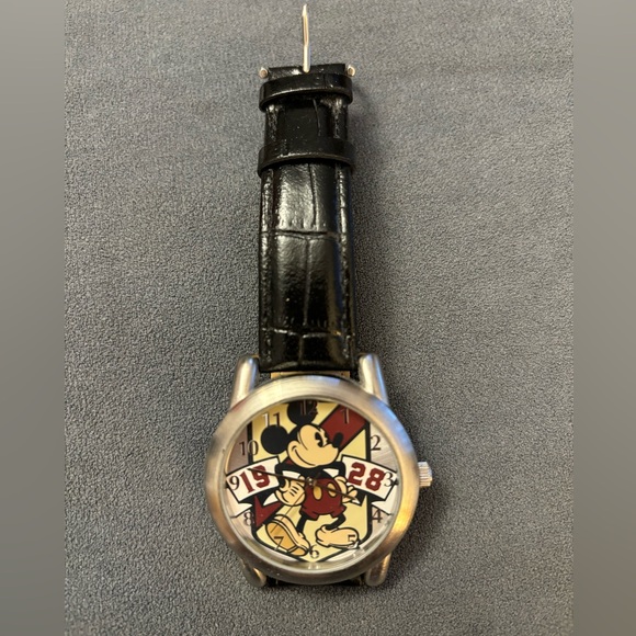 Limited Edition Disney Mickey Mouse Retro Men’s Watch - Picture 1 of 5